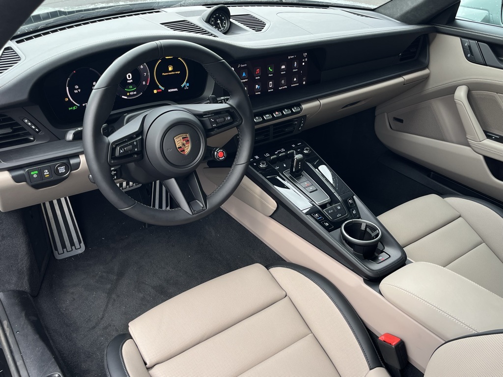 2025 Porsche 911 GTS photo 4