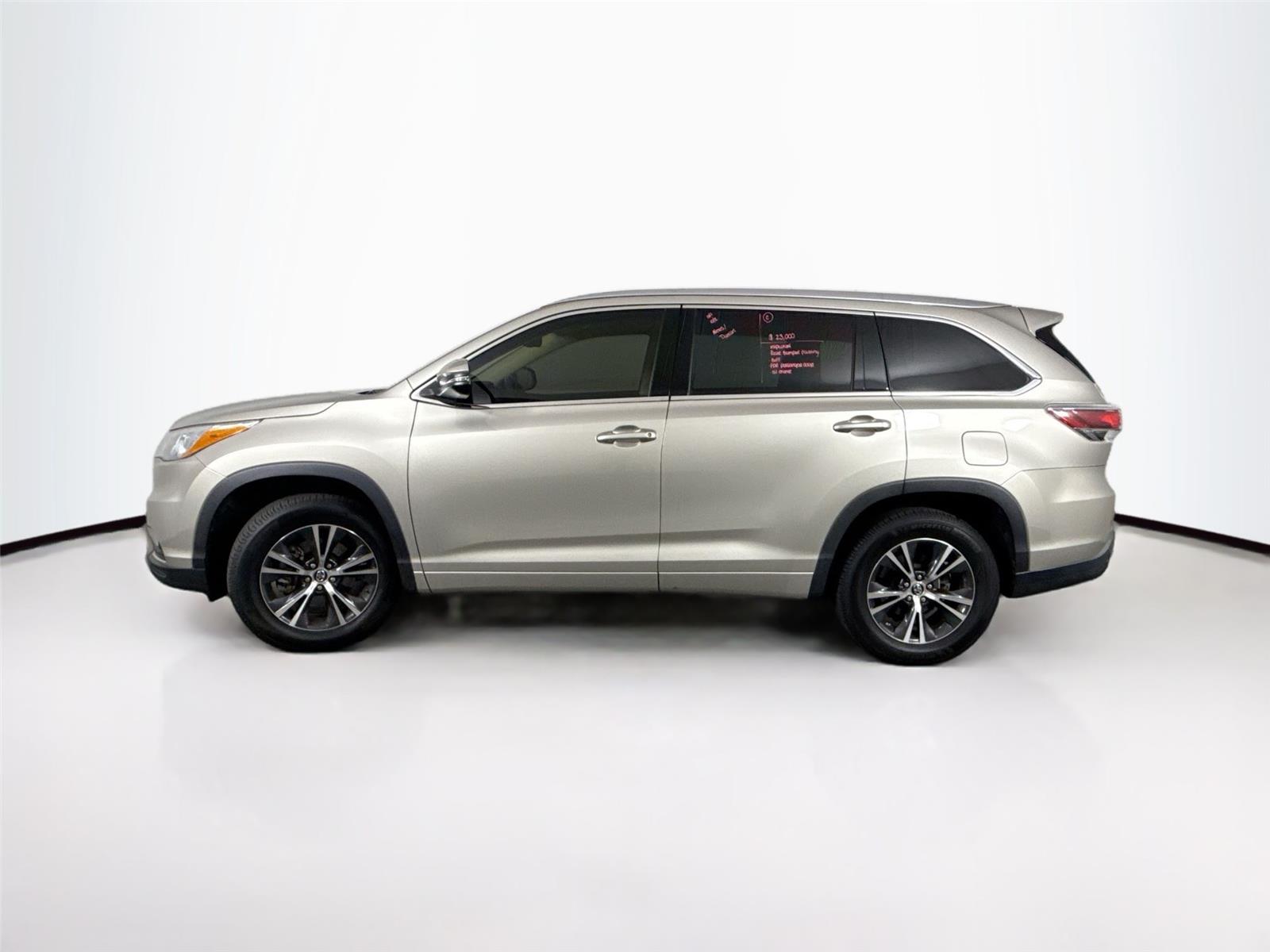2016 Toyota Highlander Base Hybrid photo 9