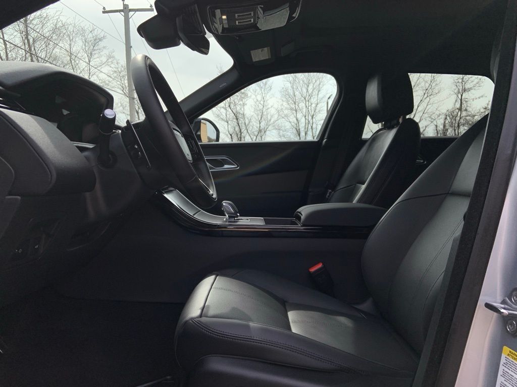 2025 Land Rover Range Rover Velar SE photo 11