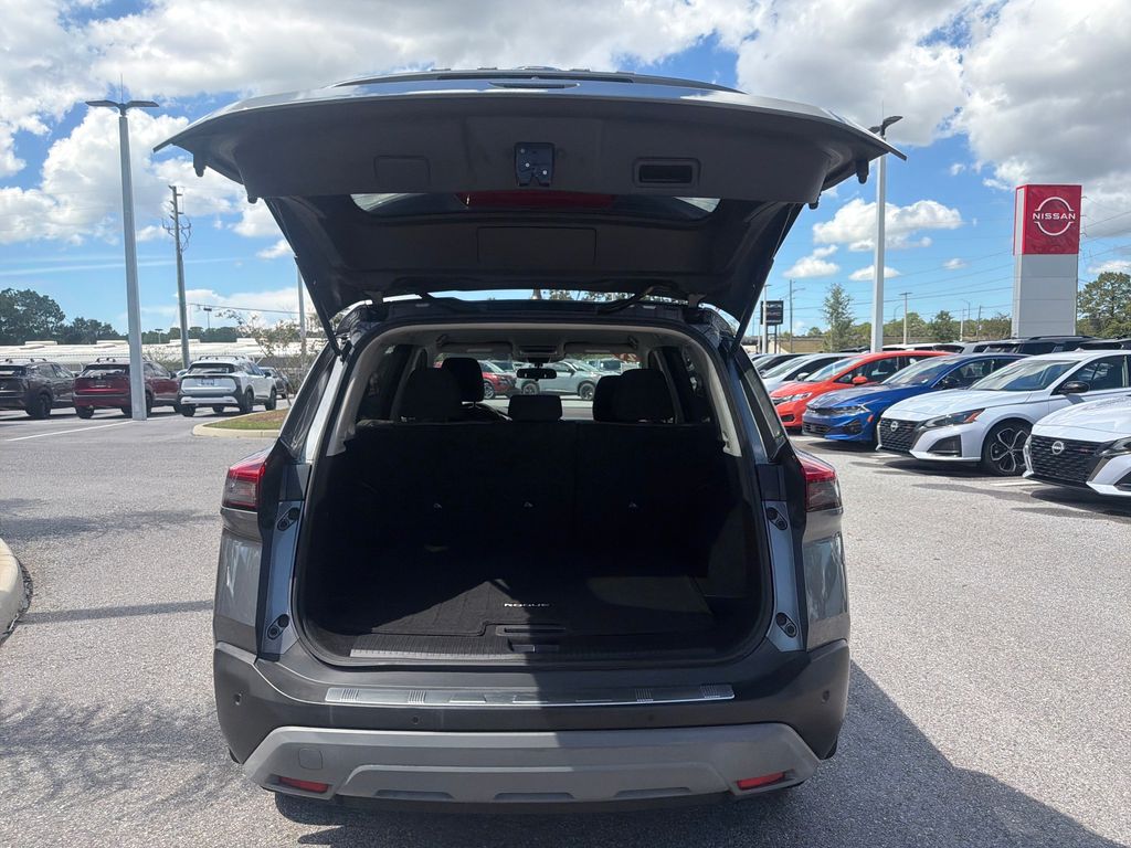 2021 Nissan Rogue SV photo 9