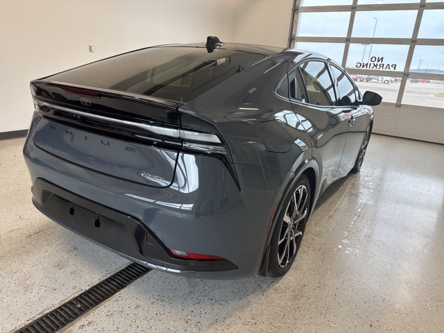 2026 Toyota Prius Plug-in Base photo 9