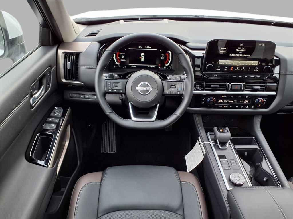2025 Nissan Pathfinder Platinum photo 4