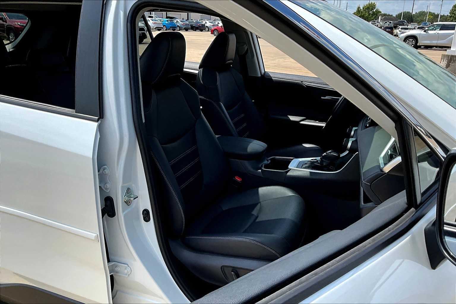 2024 Toyota RAV4 Hybrid Limited photo 8
