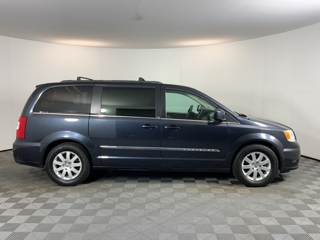 2013 Chrysler Town & Country Touring photo 4