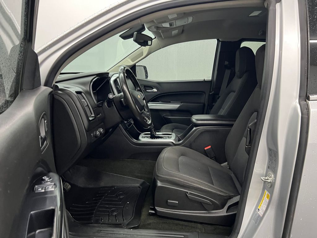 2017 Chevrolet Colorado LT photo 4