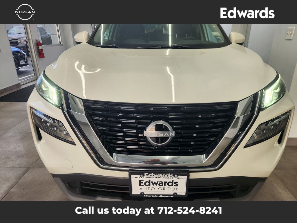 2023 Nissan Rogue SV photo 3