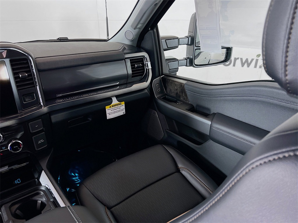 2025 Ford F-350 Lariat photo 27