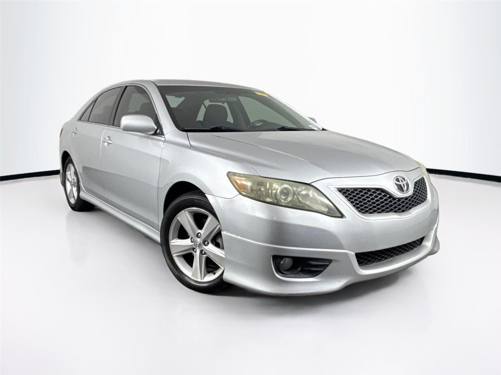 2011 Toyota Camry SE photo 3
