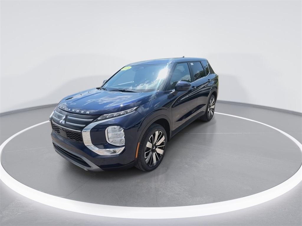 2025 Mitsubishi Outlander SE photo 4