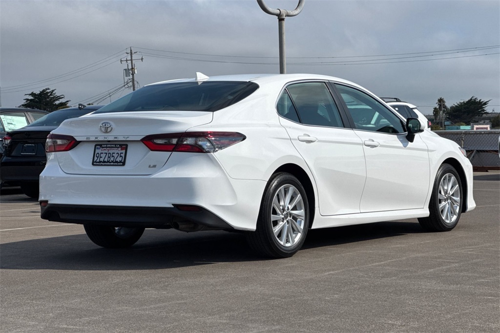 2023 Toyota Camry LE photo 4