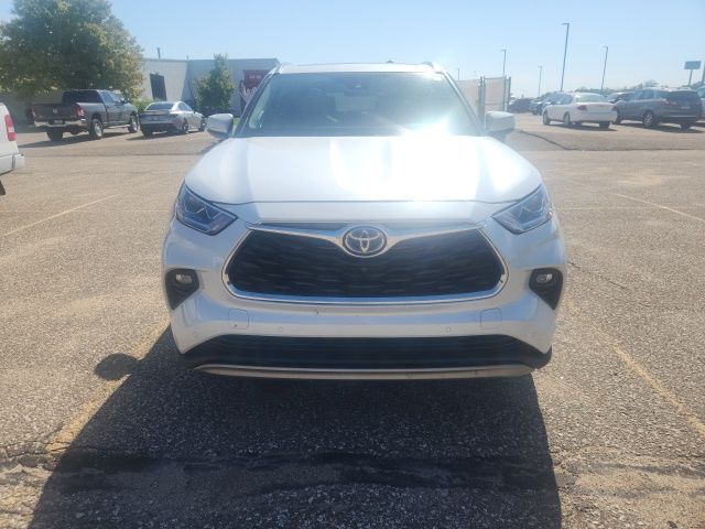 2022 Toyota Highlander Hybrid Platinum photo 4