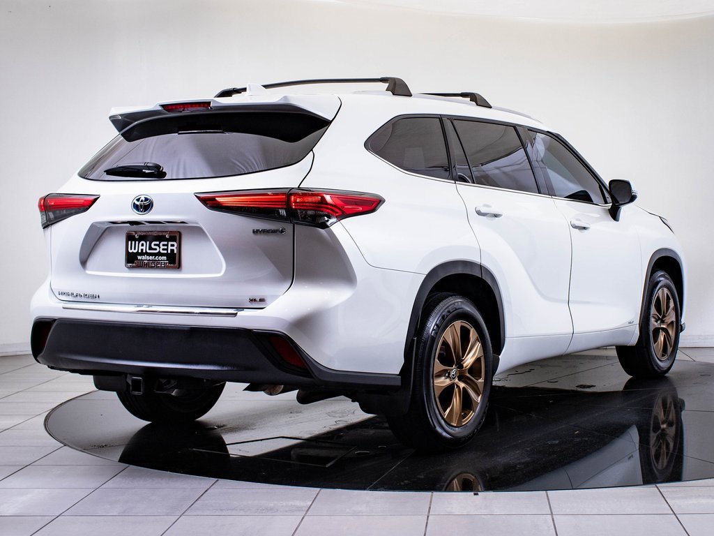 2022 Toyota Highlander Hybrid Bronze Edition photo 10