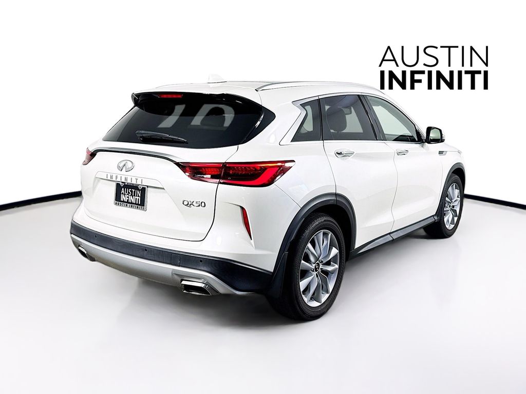 2022 Infiniti QX50 Luxe photo 5