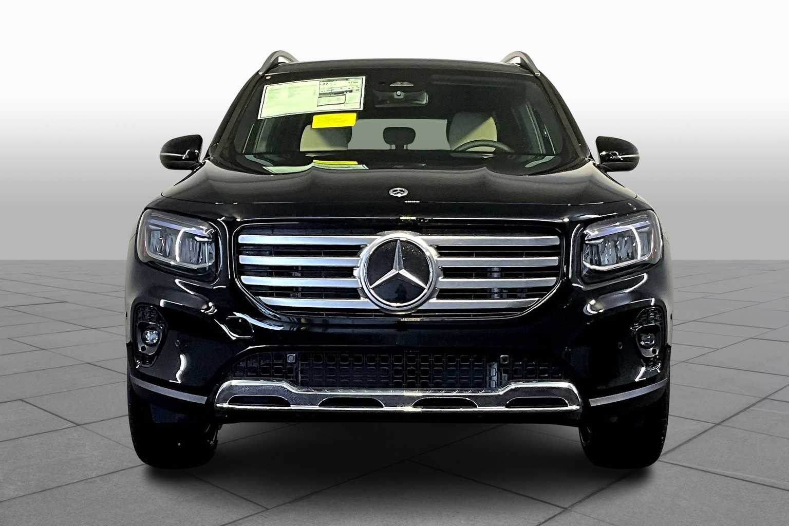 2026 Mercedes Benz GLB 250 4MATIC photo 2