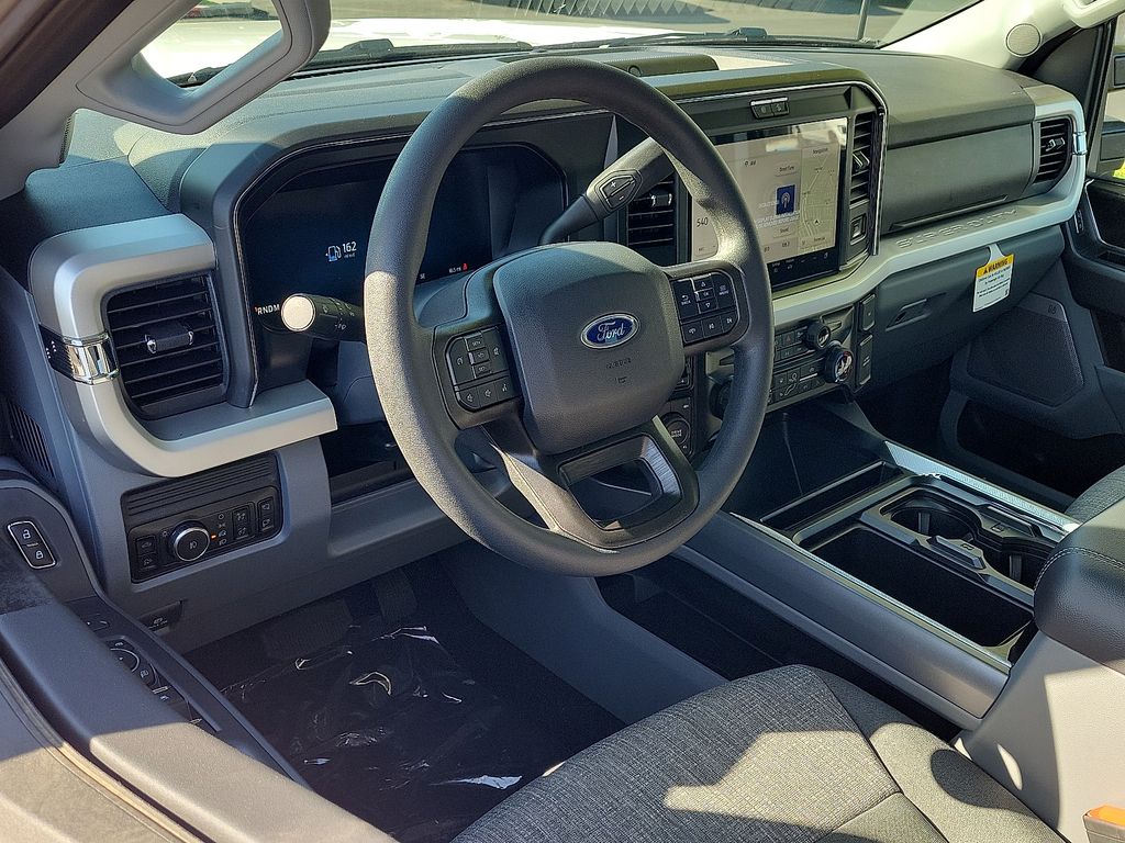 2025 Ford F-350 XLT photo 6