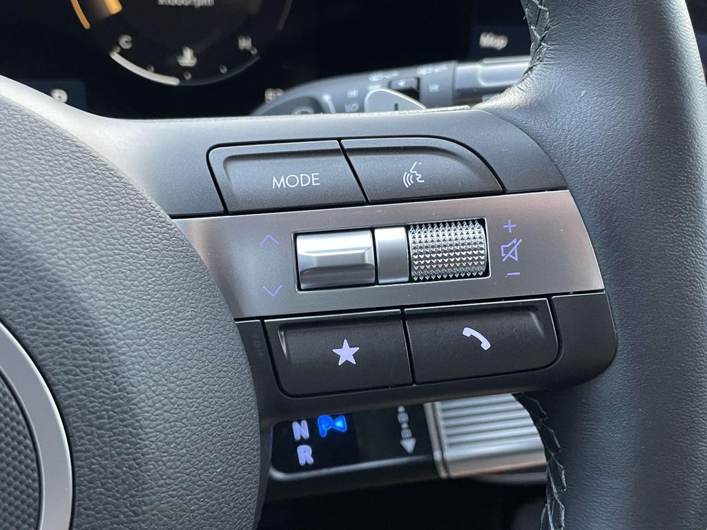 2025 Hyundai Kona Limited photo 9