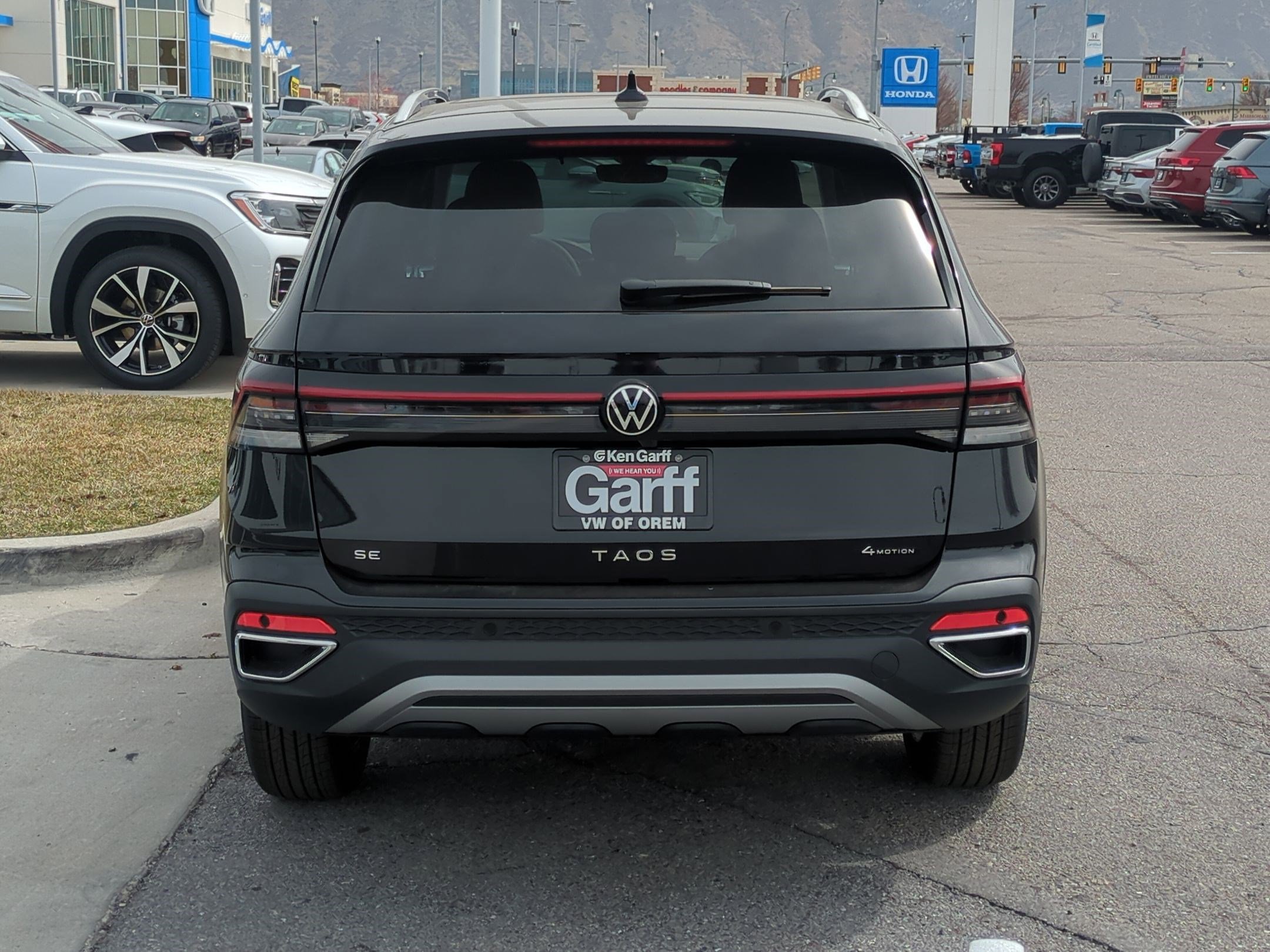 2025 Volkswagen Taos SE photo 4