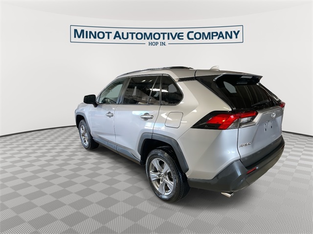 2022 Toyota RAV4 XLE photo 6