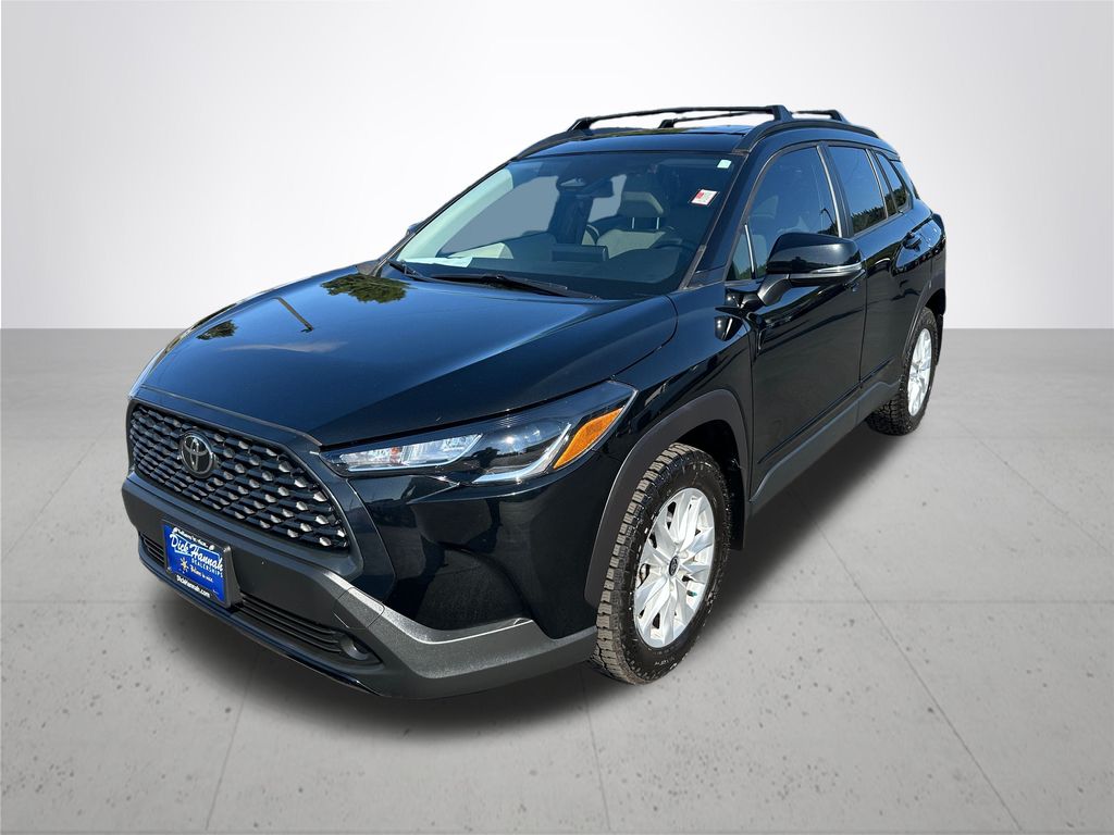 2024 Toyota Corolla Cross LE photo 2