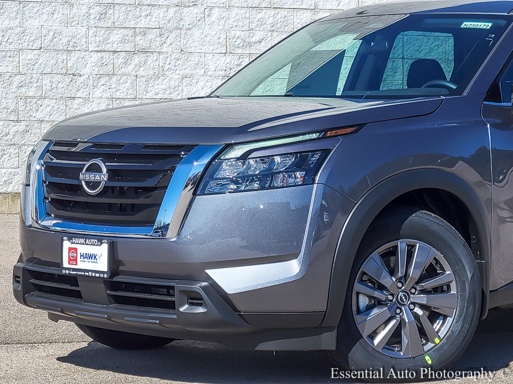 2025 Nissan Pathfinder S photo 2