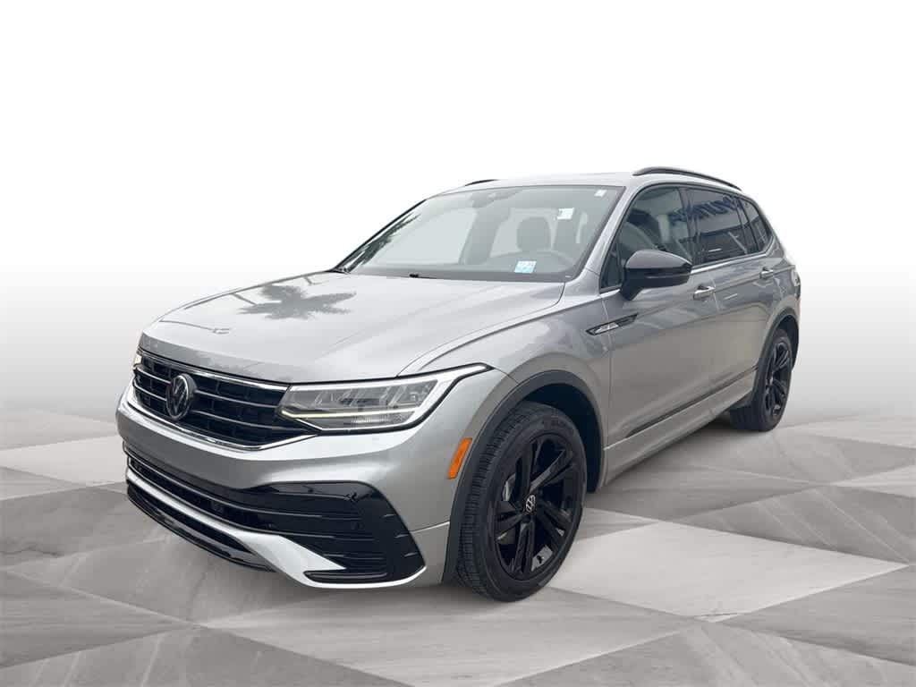 2024 Volkswagen Tiguan SE R-LINE BLACK's photo