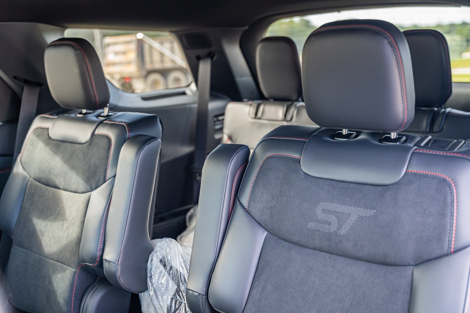 2025 Ford Explorer ST photo 10
