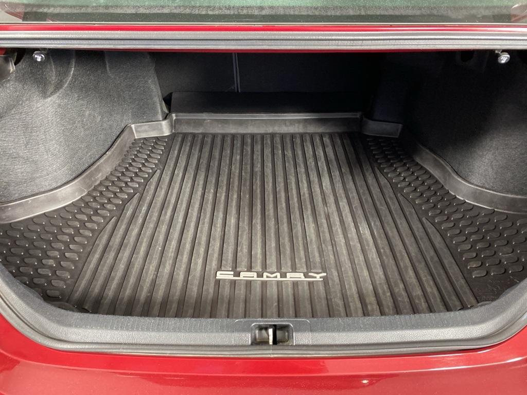2018 Toyota Camry SE photo 29