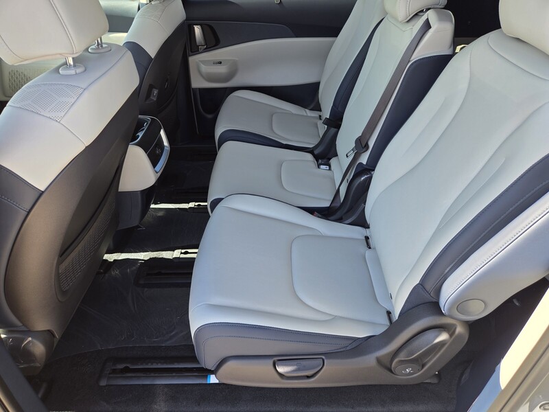 2026 Kia Carnival EX photo 7