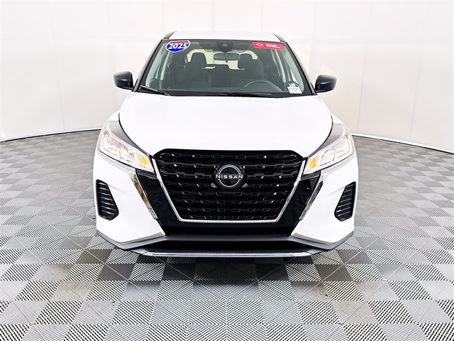 2025 Nissan Kicks Play S photo 2