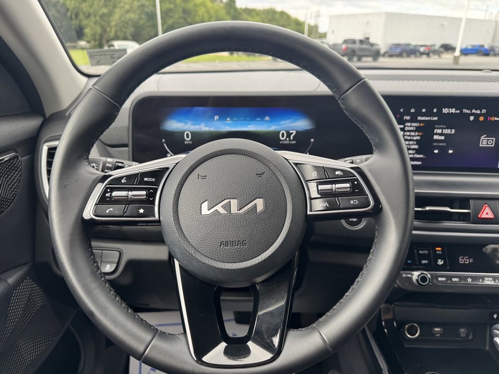 2024 Kia Seltos EX photo 16