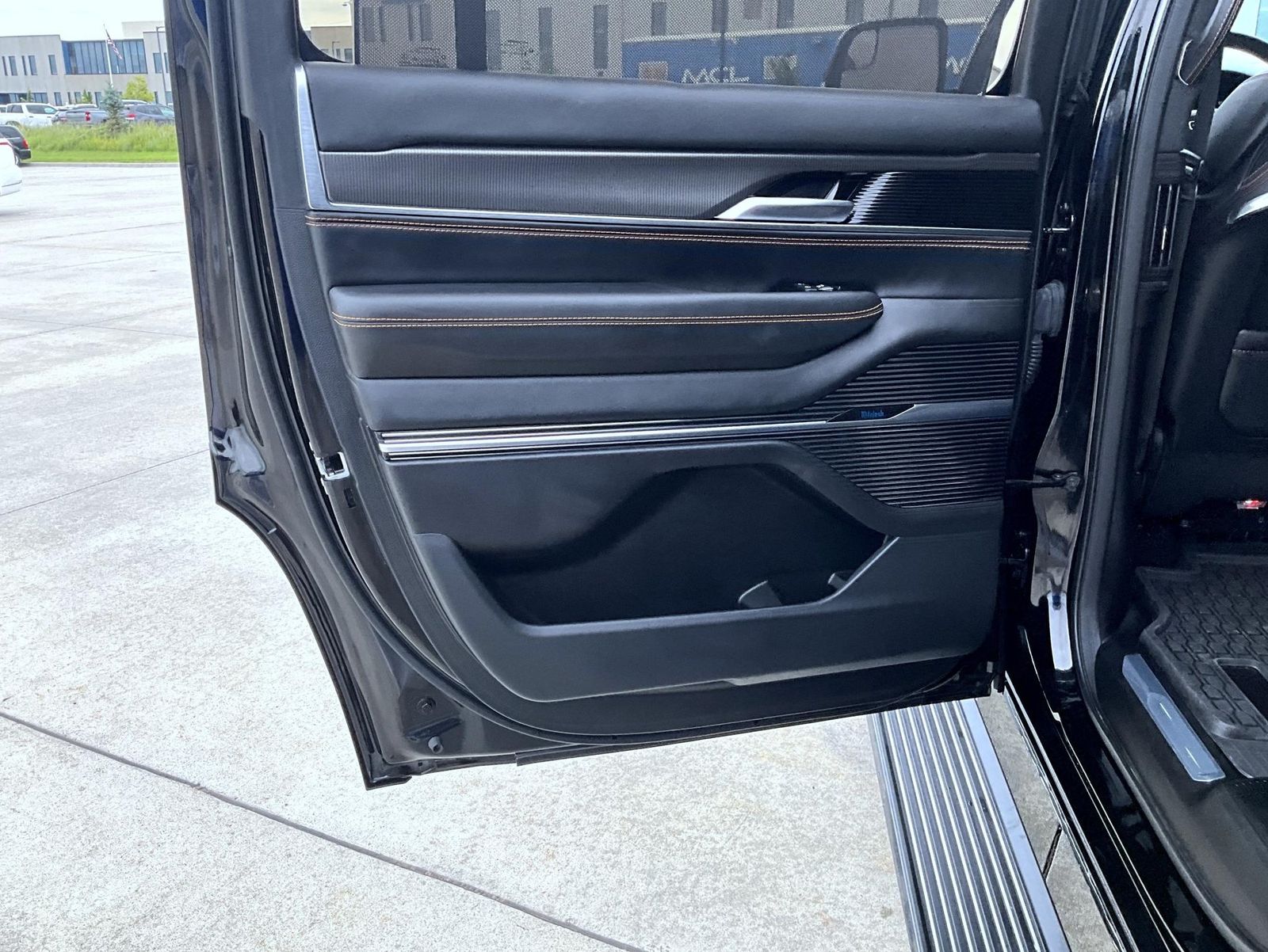 2023 Jeep Grand Wagoneer III Obsidian photo 18