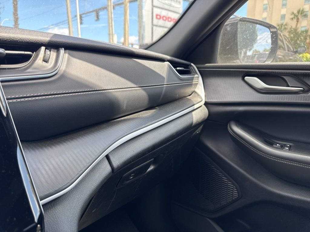 2023 Jeep Grand Cherokee Altitude photo 13