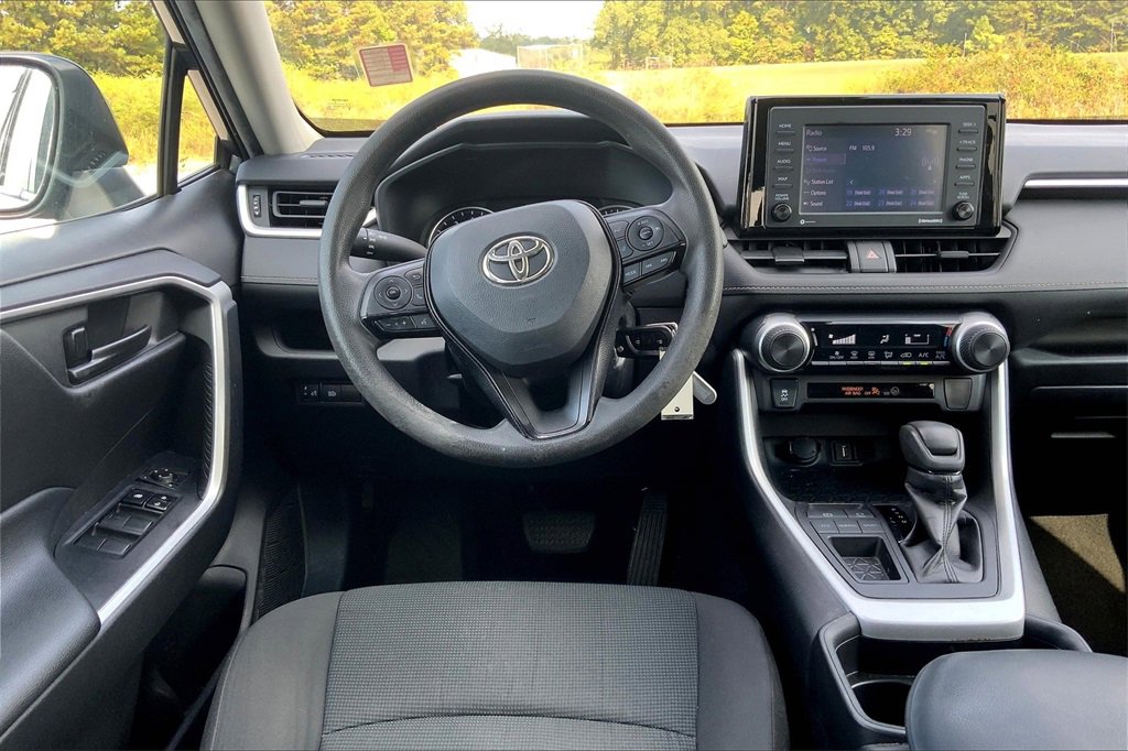 2021 Toyota RAV4 LE photo 4
