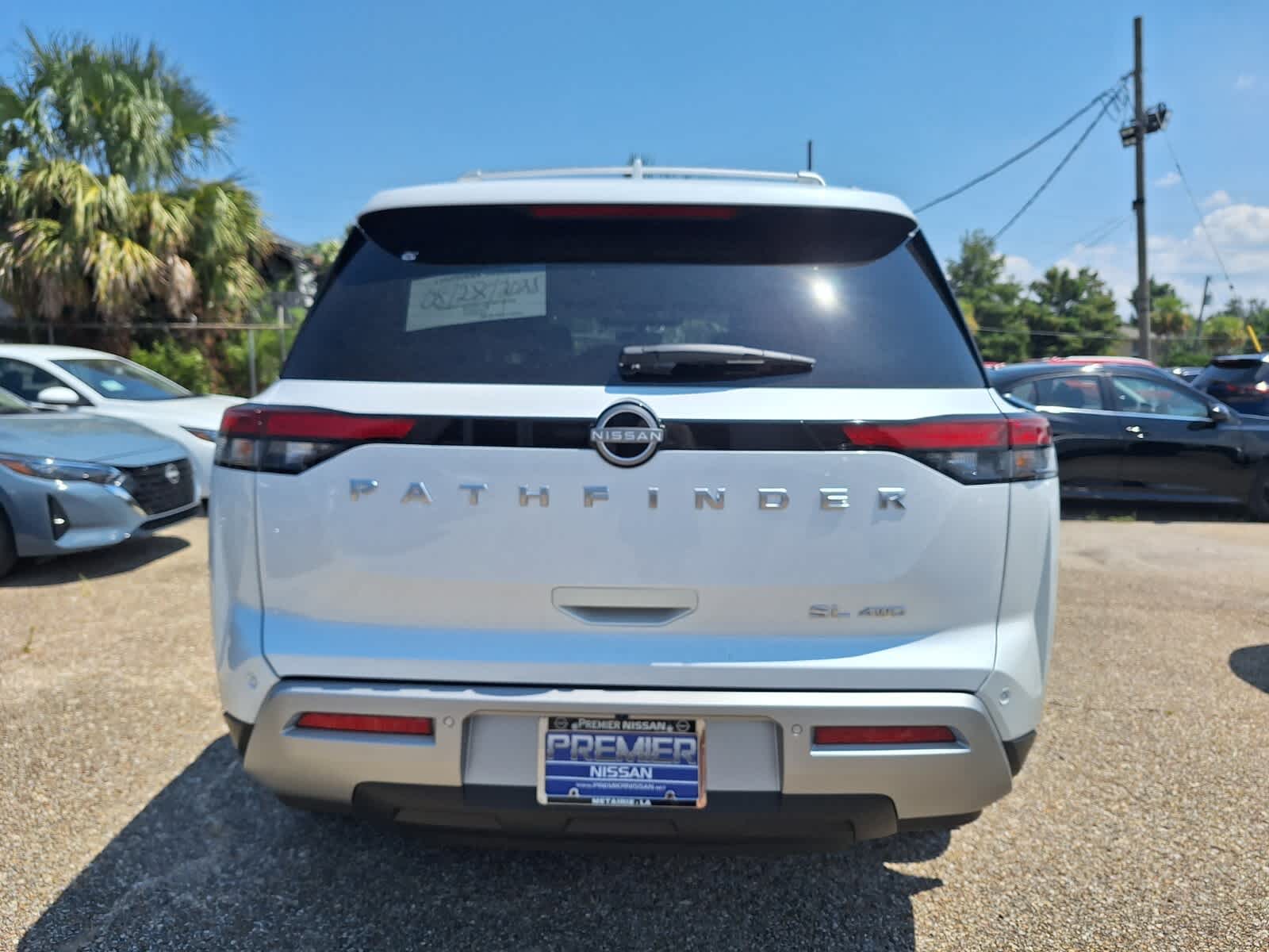 2025 Nissan Pathfinder SL photo 4