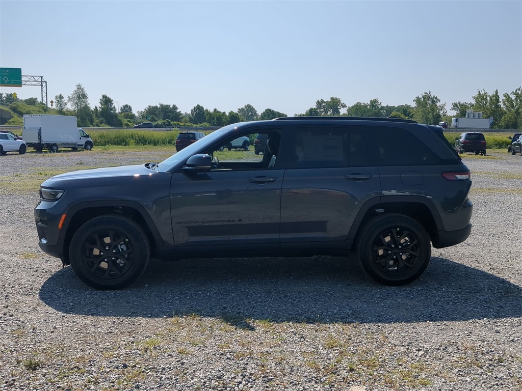 2025 Jeep Grand Cherokee Altitude X photo 4