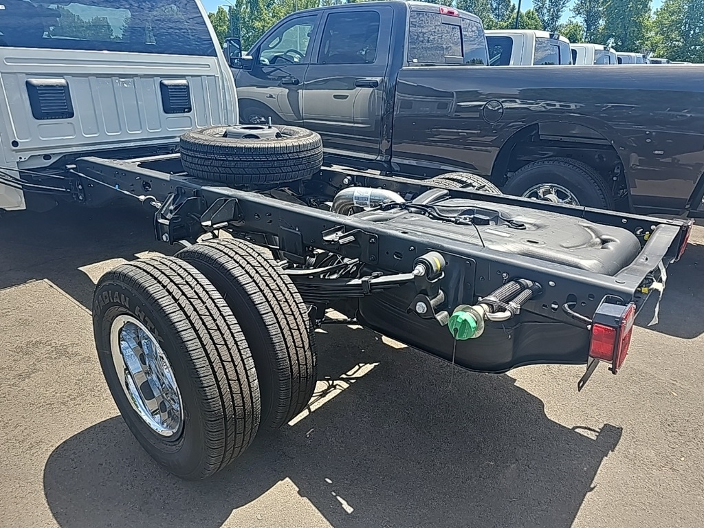 2024 Ram 3500 Tradesman photo 3