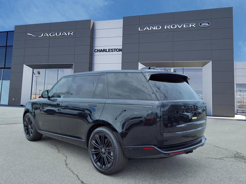 2025 Land Rover Range Rover SE photo 3