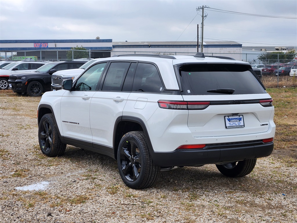 2025 Jeep Grand Cherokee Limited photo 3