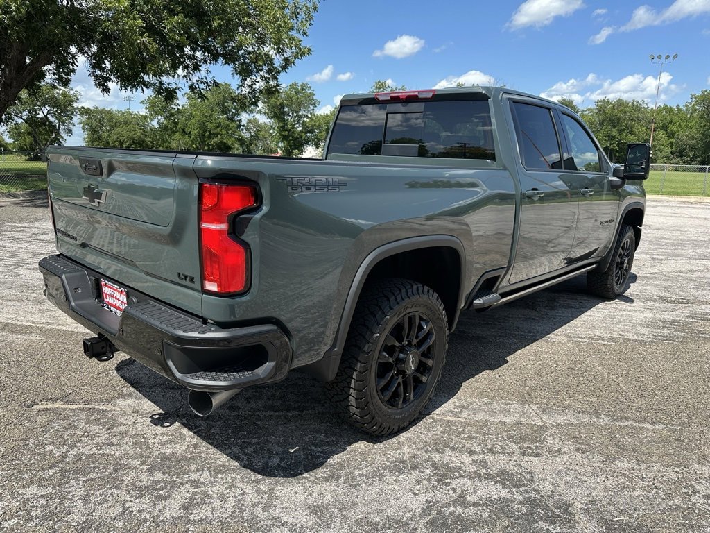 2025 Chevrolet Silverado 2500HD LTZ photo 3