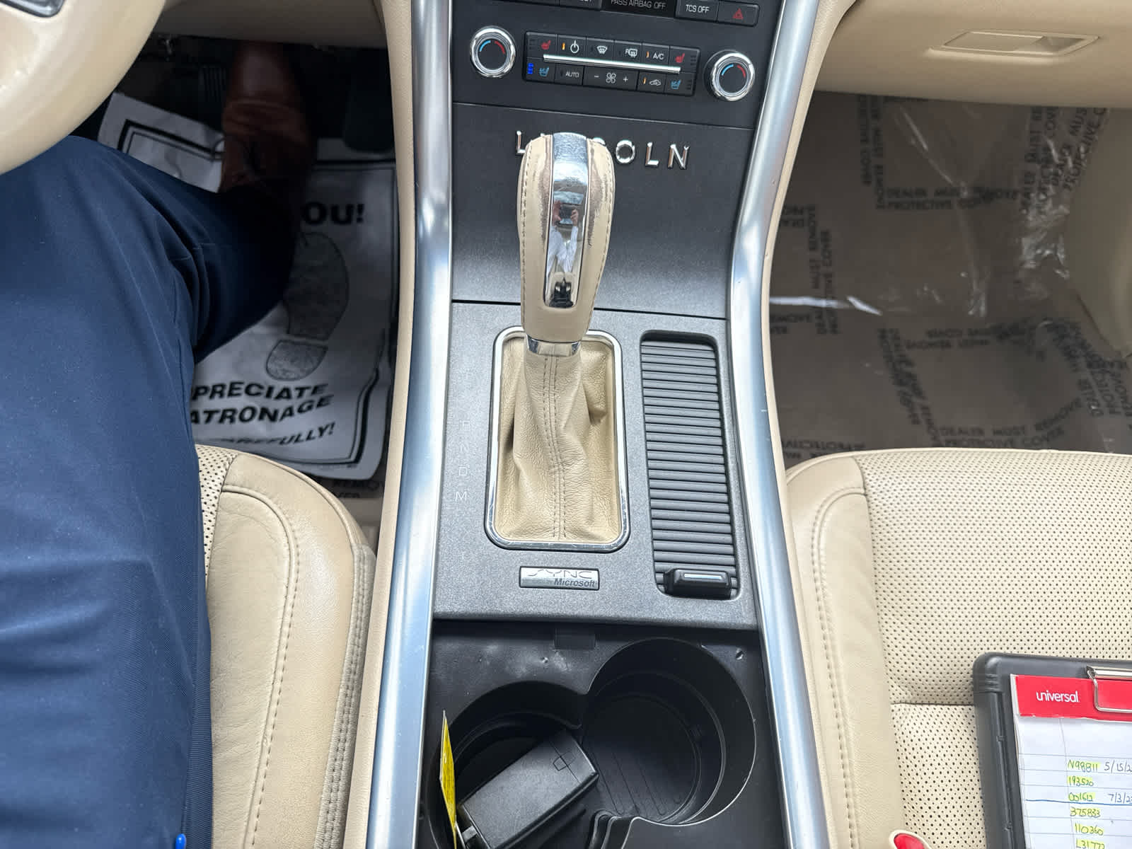 2011 Lincoln MKS photo 18