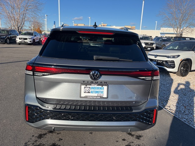 2025 Volkswagen Tiguan SE R-Line Black photo 3