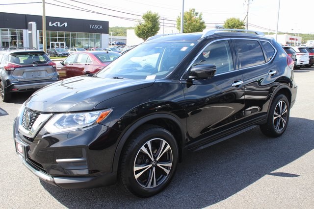 2019 Nissan Rogue SV photo 2