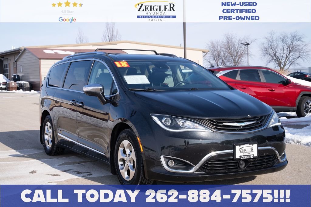 2018 Chrysler Pacifica Hybrid Limited's photo