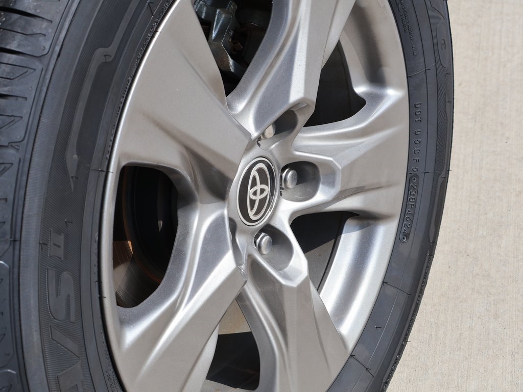 2024 Toyota RAV4 Hybrid LE photo 33