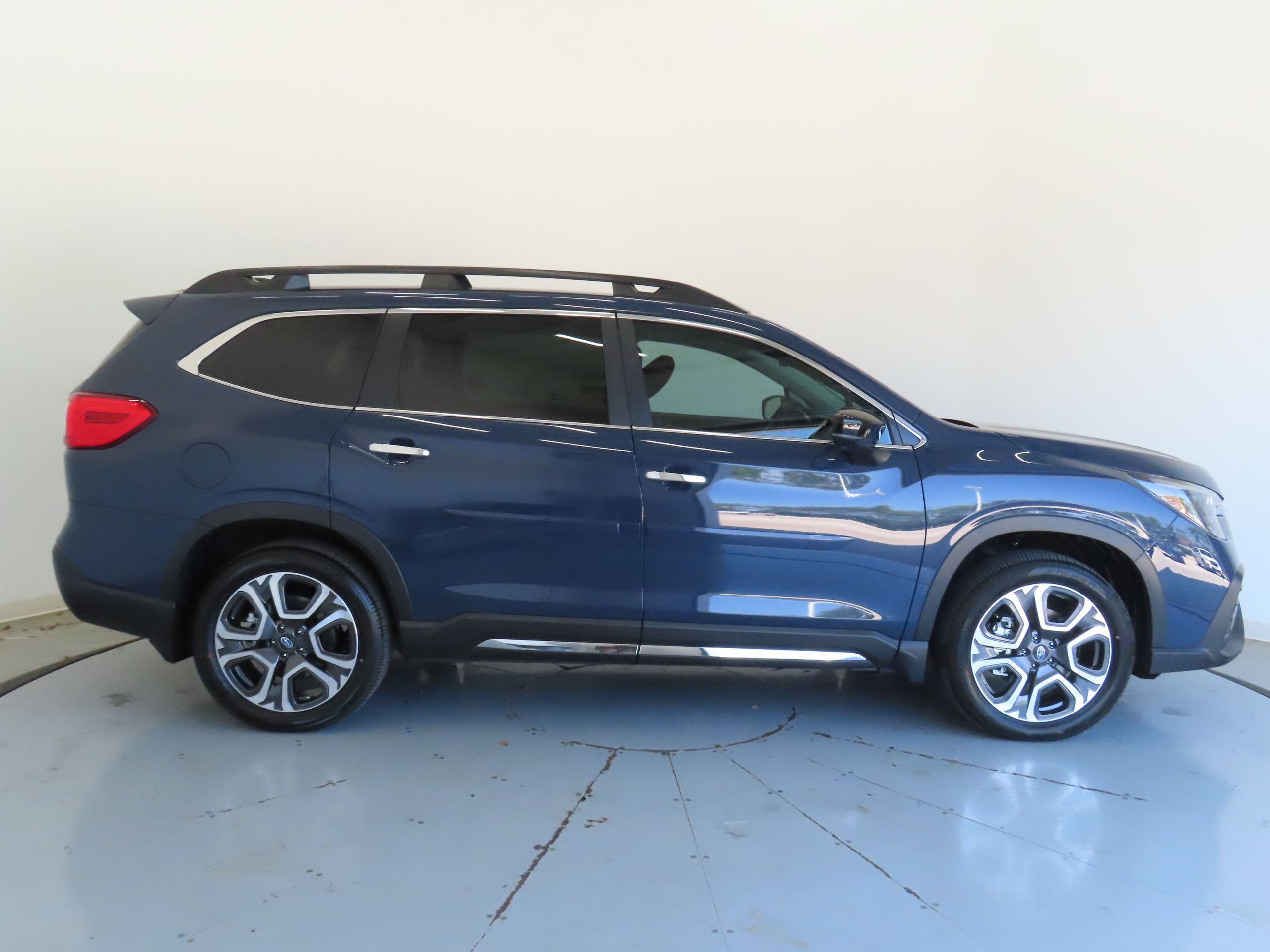 2025 Subaru Ascent Touring photo 2