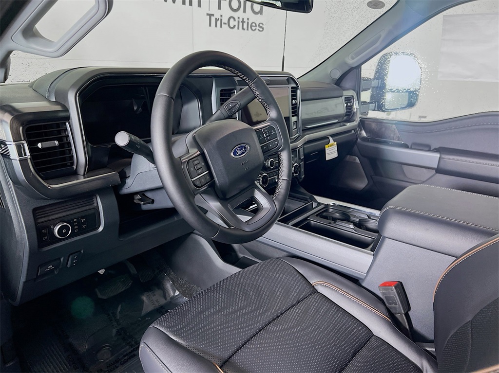 2025 Ford F-450 Lariat photo 3