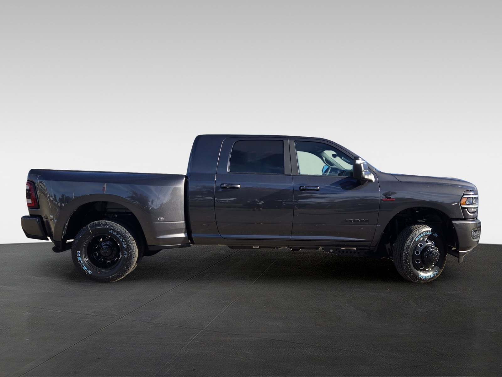 2024 Ram 3500 Laramie photo 4