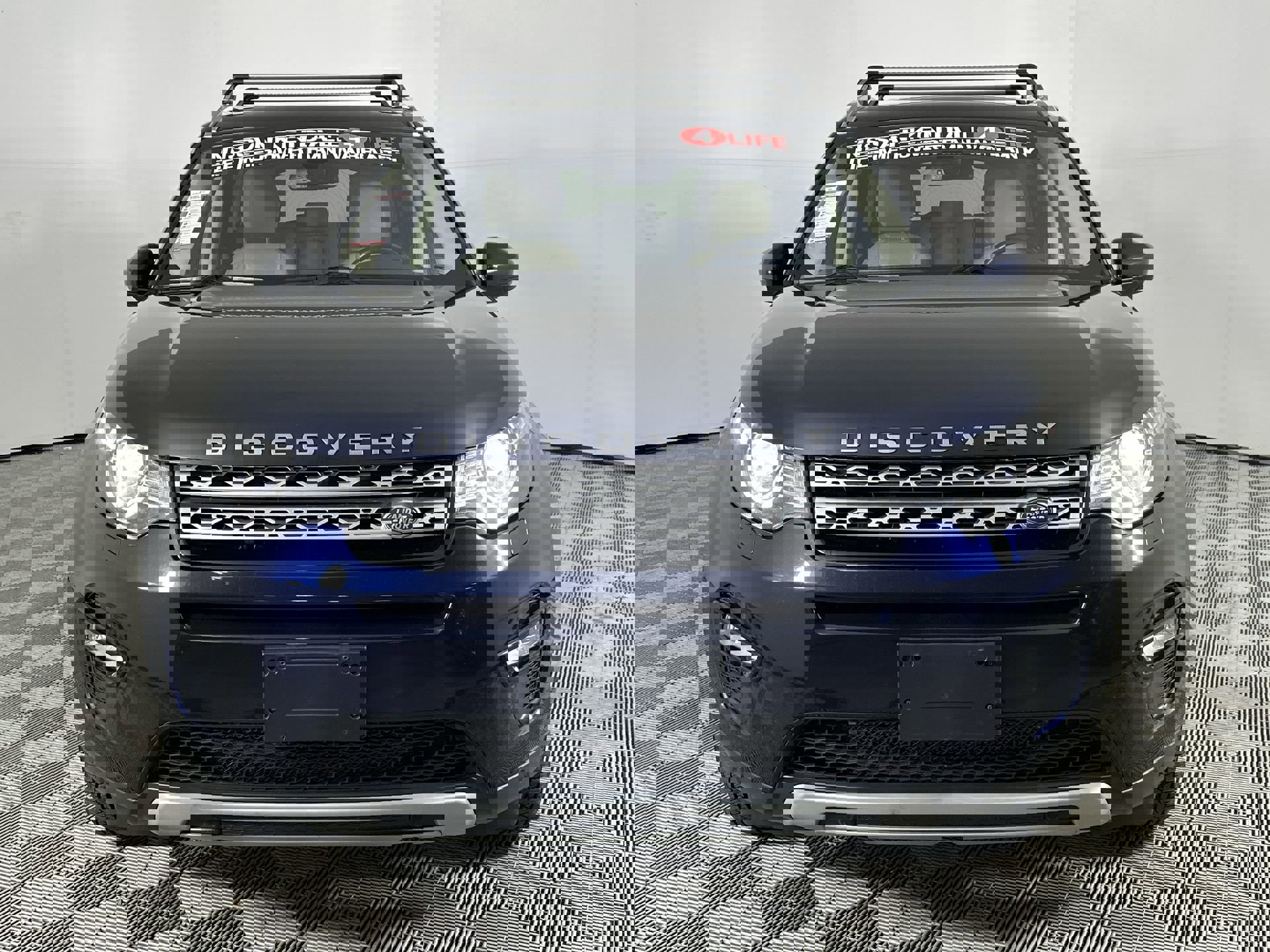 2017 Land Rover Discovery Sport HSE photo 3
