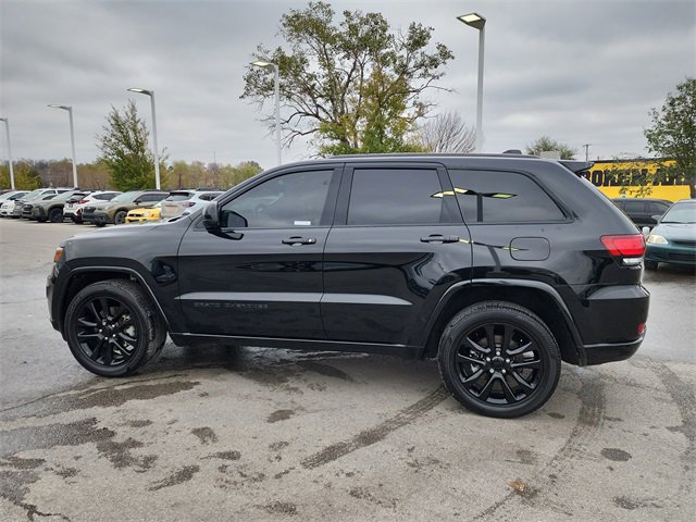 2021 Jeep Grand Cherokee Laredo X photo 3