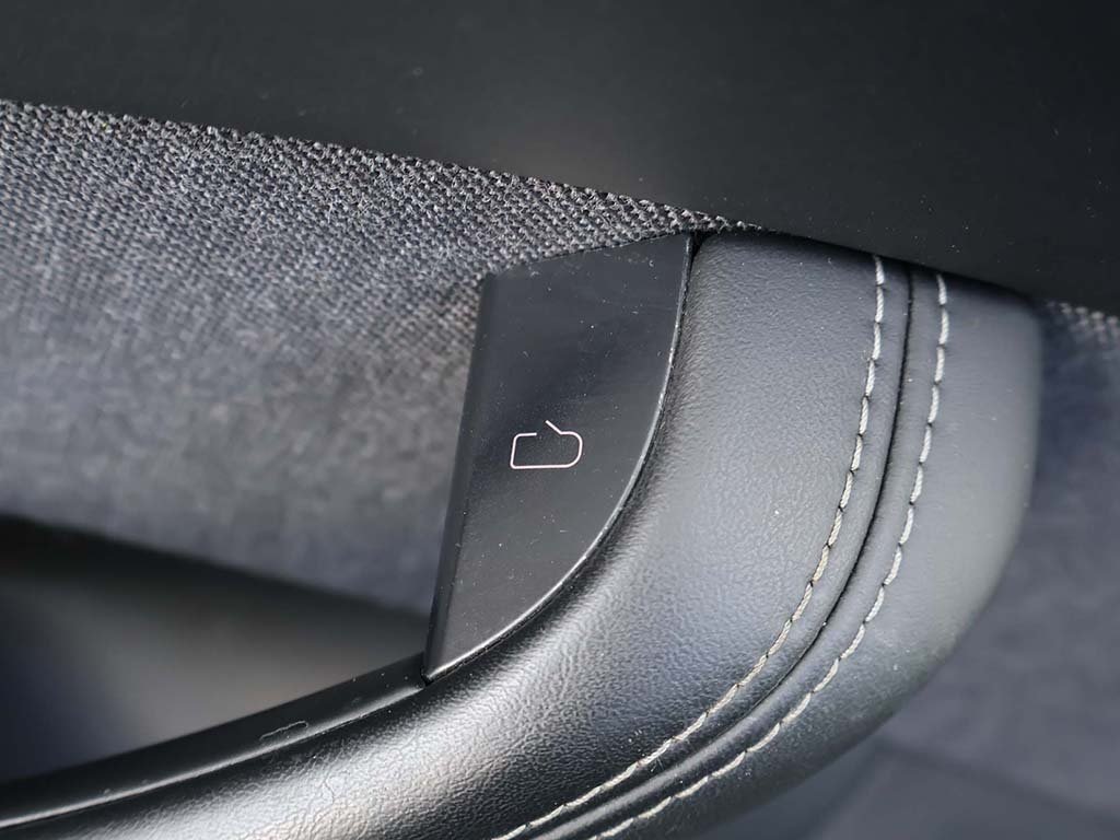2022 Tesla Model S photo 35